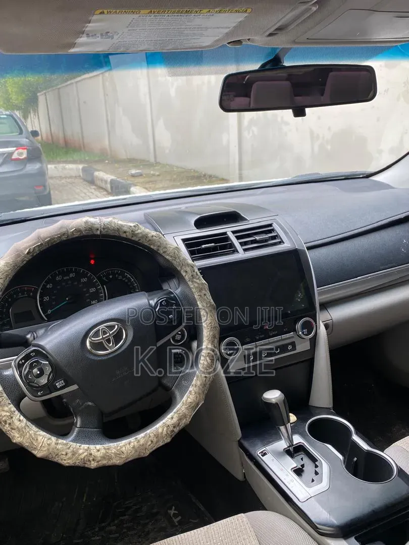 Toyota Camry LE 4dr Sedan (2.5L 4cyl 6A) 2014 White
