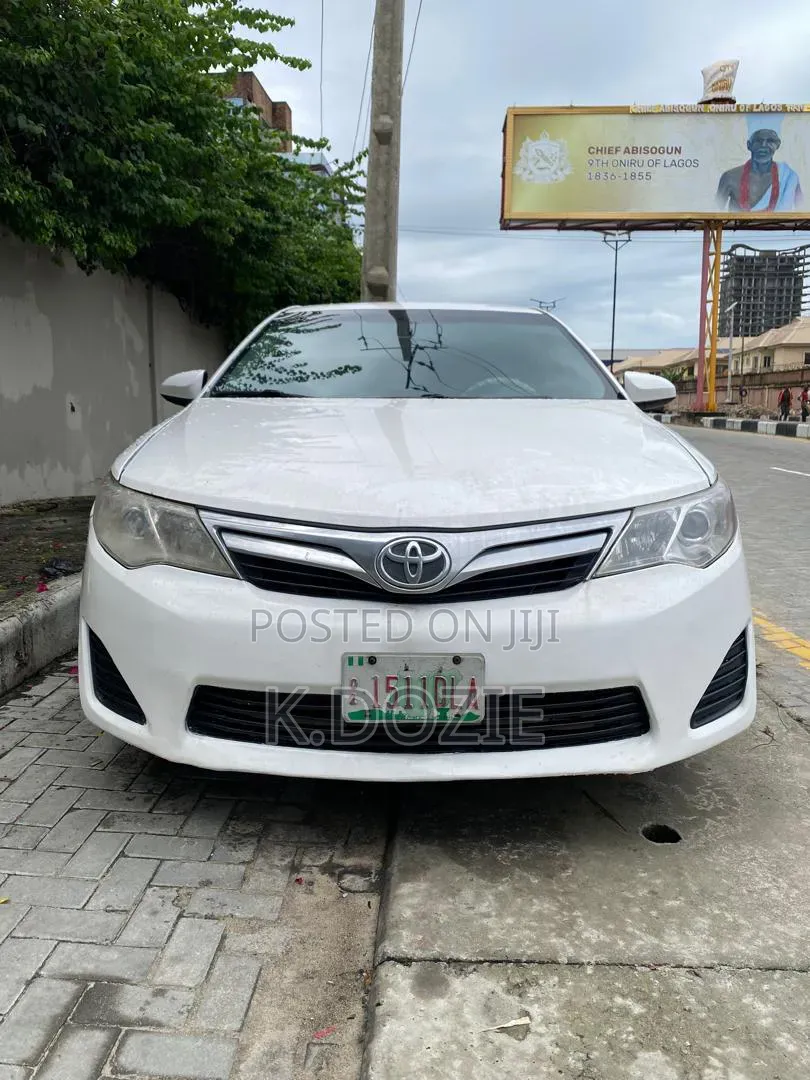 Toyota Camry LE 4dr Sedan (2.5L 4cyl 6A) 2014 White