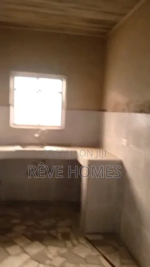 2bdrm Block of Flats in Adekunle for rent