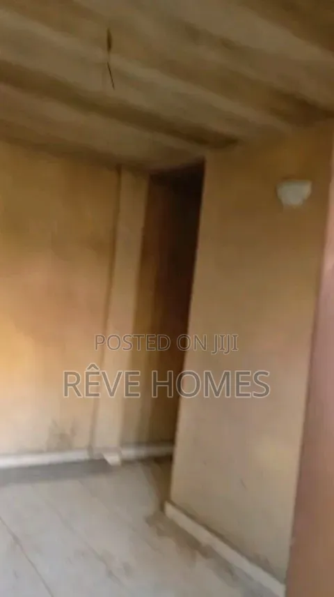 2bdrm Block of Flats in Adekunle for rent
