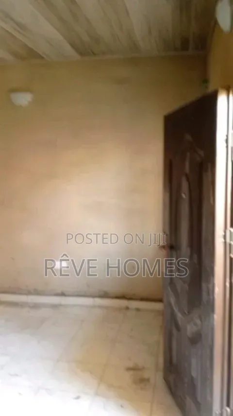 2bdrm Block of Flats in Adekunle for rent