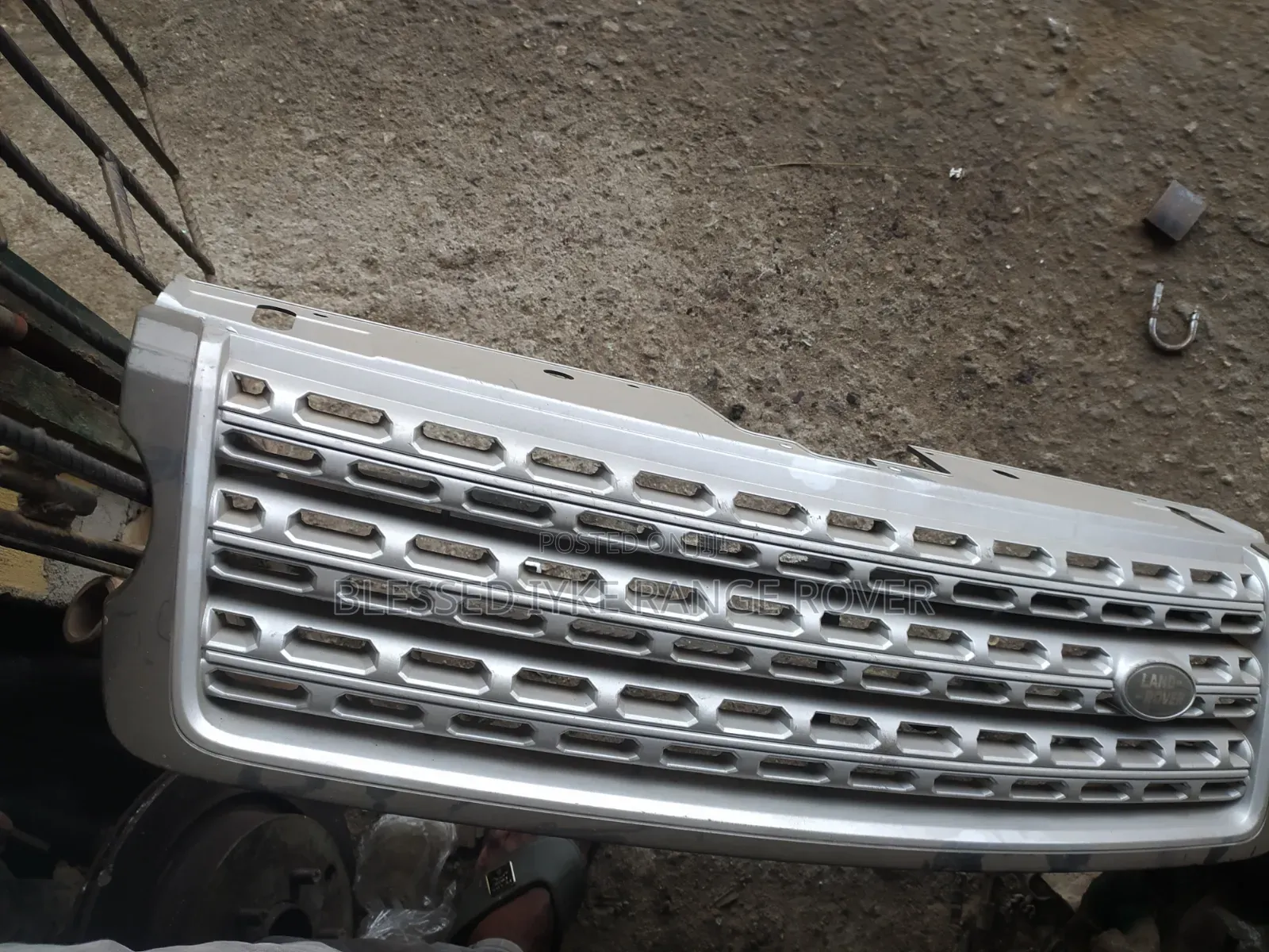 Front Grille Range Rover Vogue 2015
