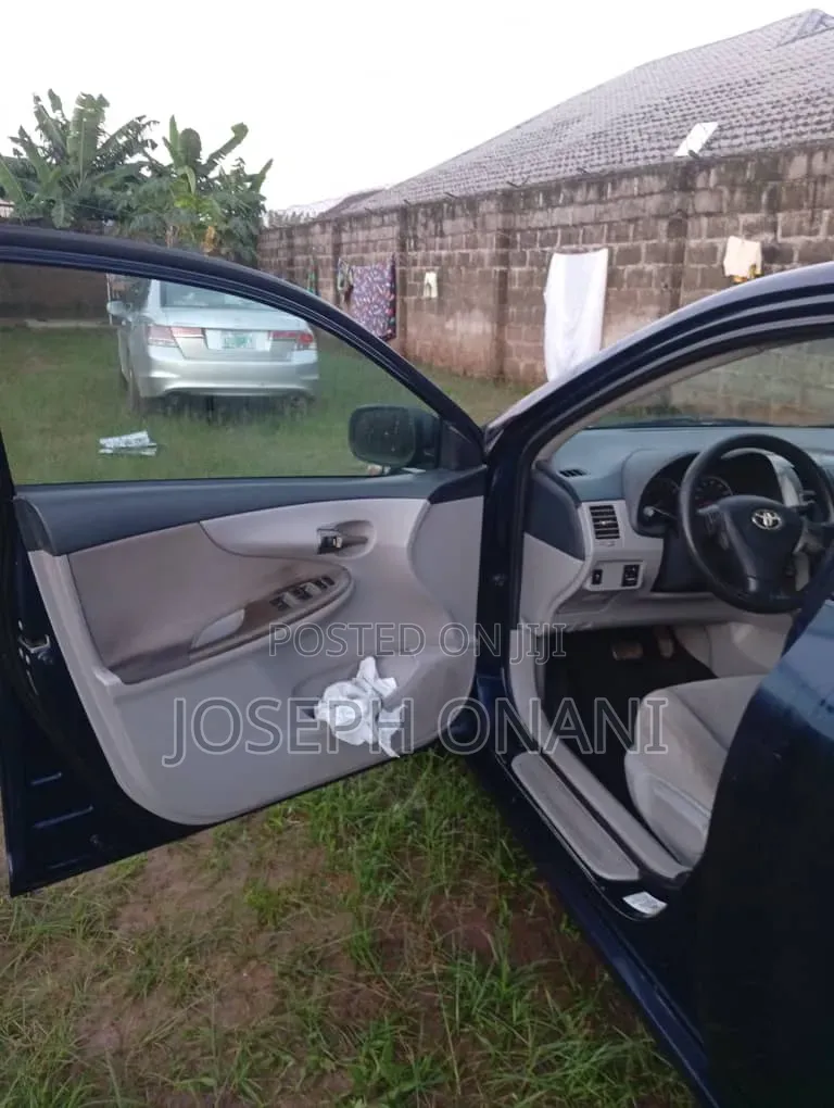Toyota Corolla LE 4dr Sedan (1.8L 4cyl 4A) 2011 Blue