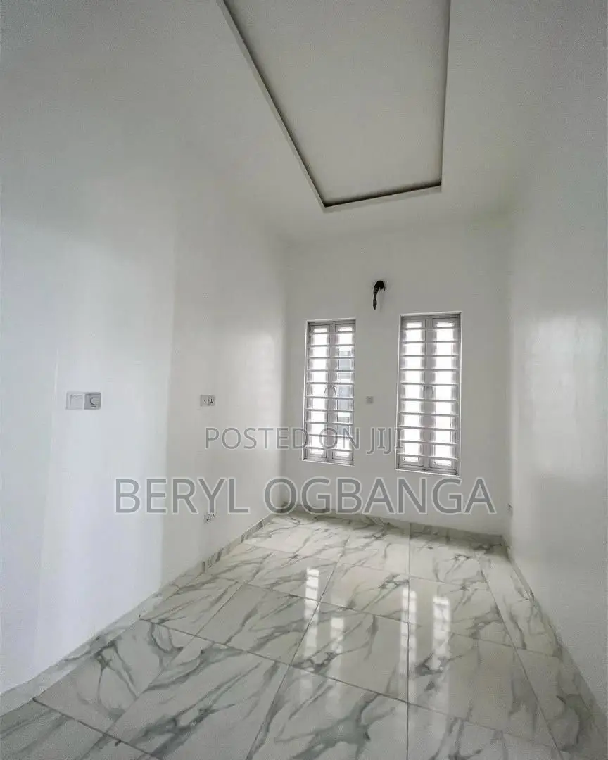 4bdrm Duplex in Lekki Phase 2 for rent