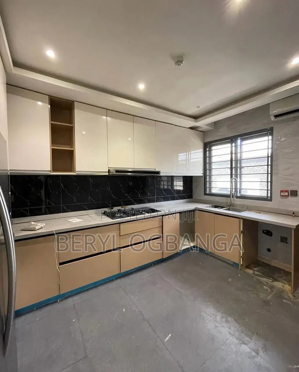 4bdrm Duplex in Lekki Phase 1 for rent