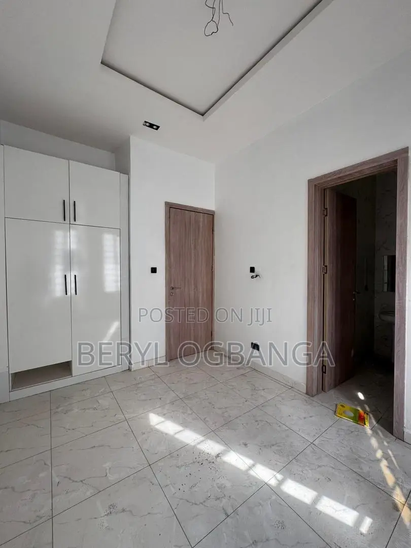 4bdrm Duplex in Lekki Phase 2 for rent