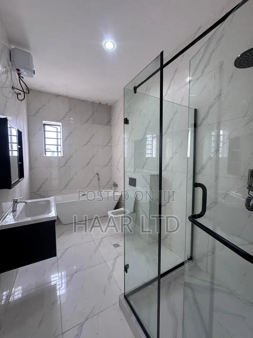 4bdrm Duplex in Lekki Phase 2 for rent