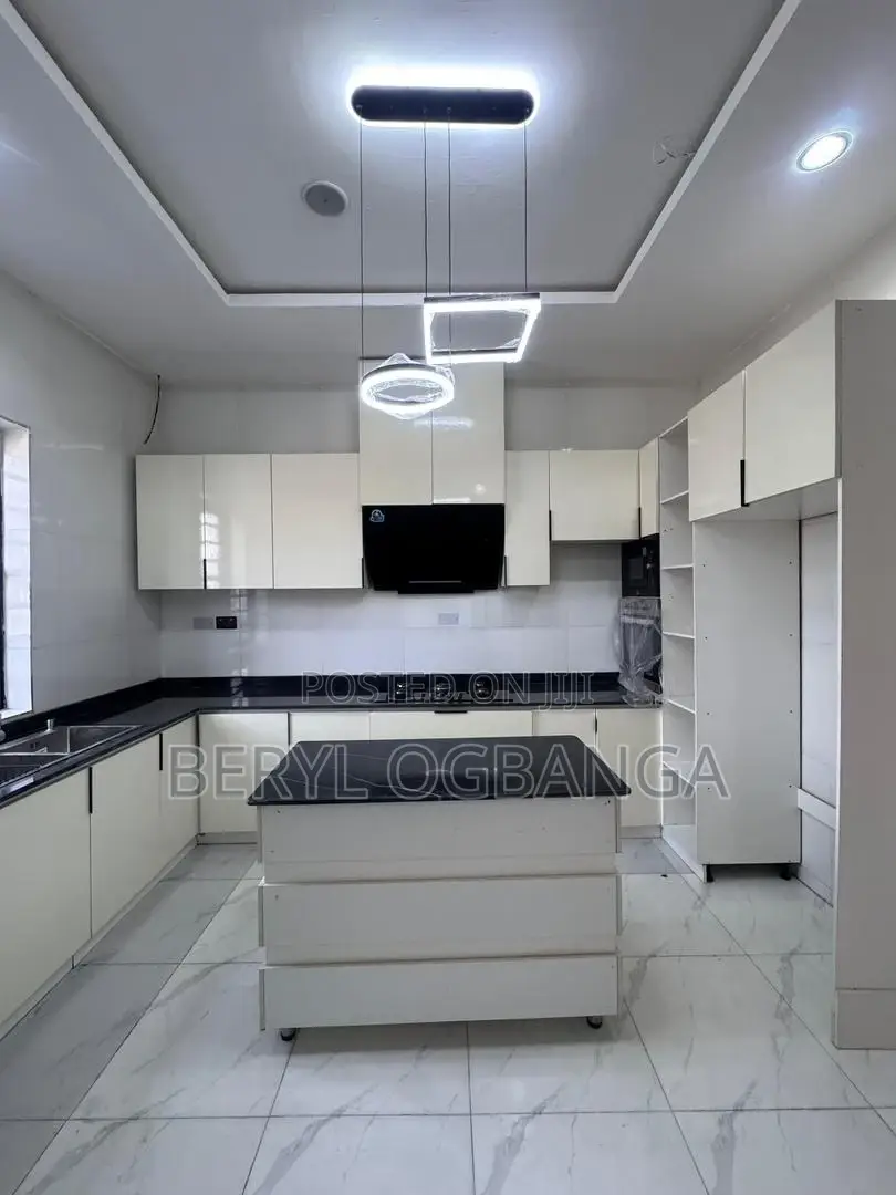 4bdrm Duplex in Lekki Phase 2 for rent