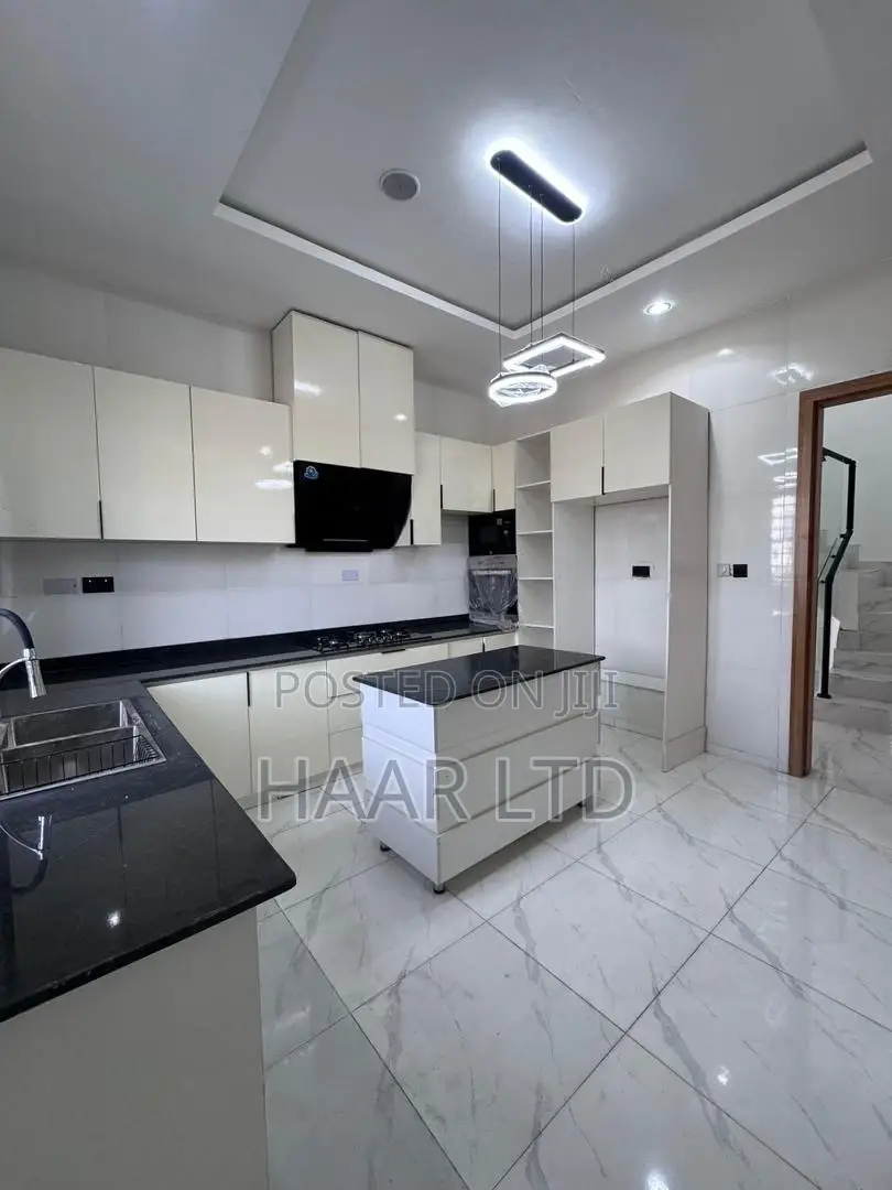 4bdrm Duplex in Lekki Phase 2 for rent