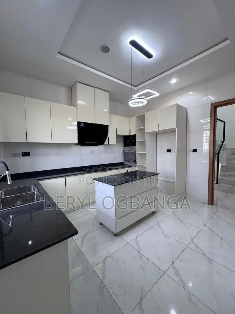 4bdrm Duplex in Lekki Phase 2 for rent