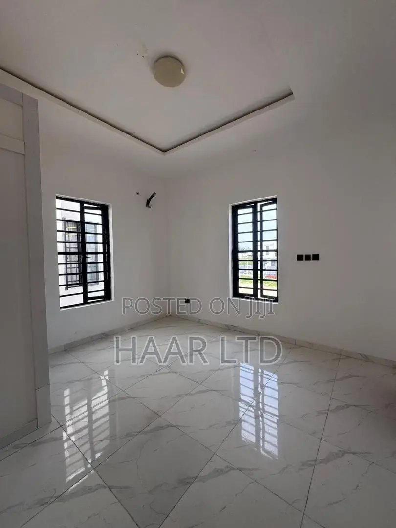 4bdrm Duplex in Lekki Phase 2 for rent