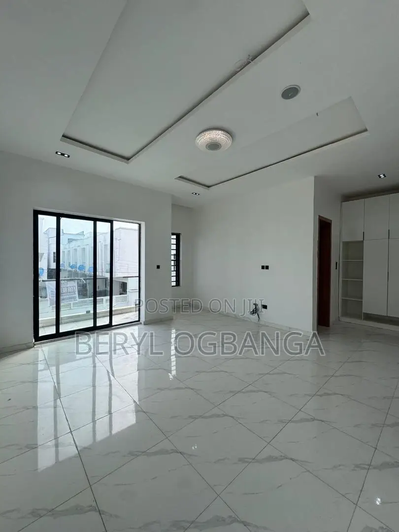 4bdrm Duplex in Lekki Phase 2 for rent