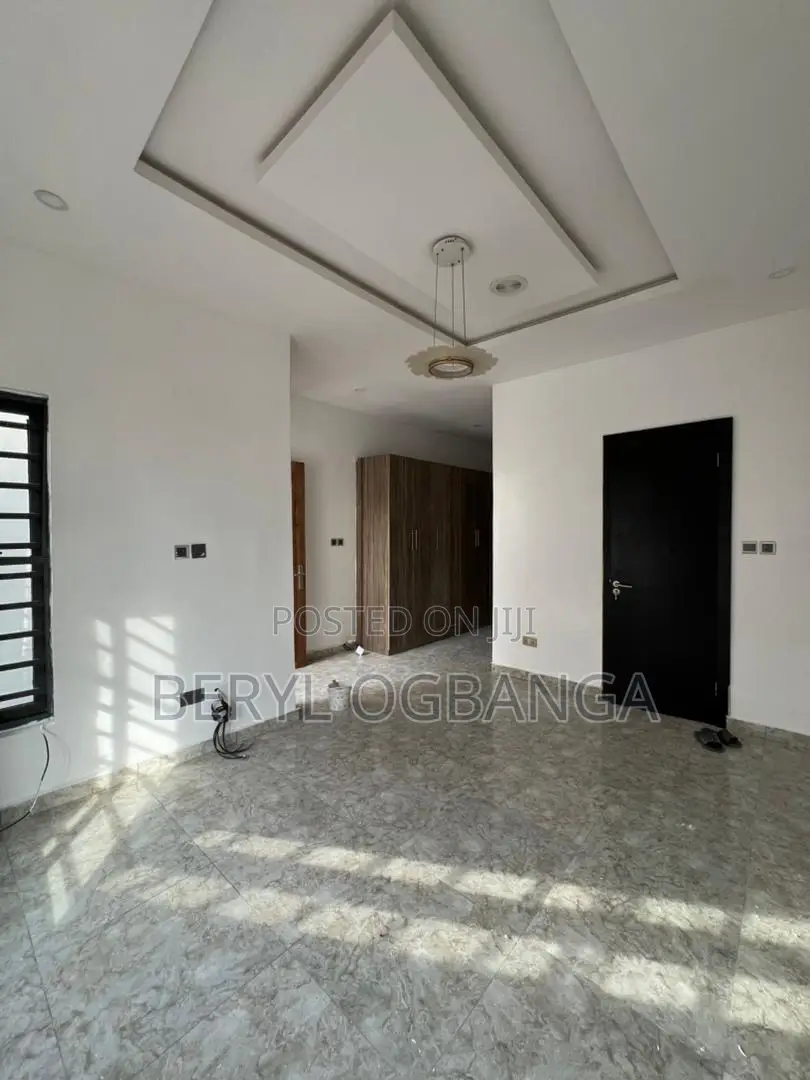 4bdrm Duplex in Lekki Phase 2 for rent