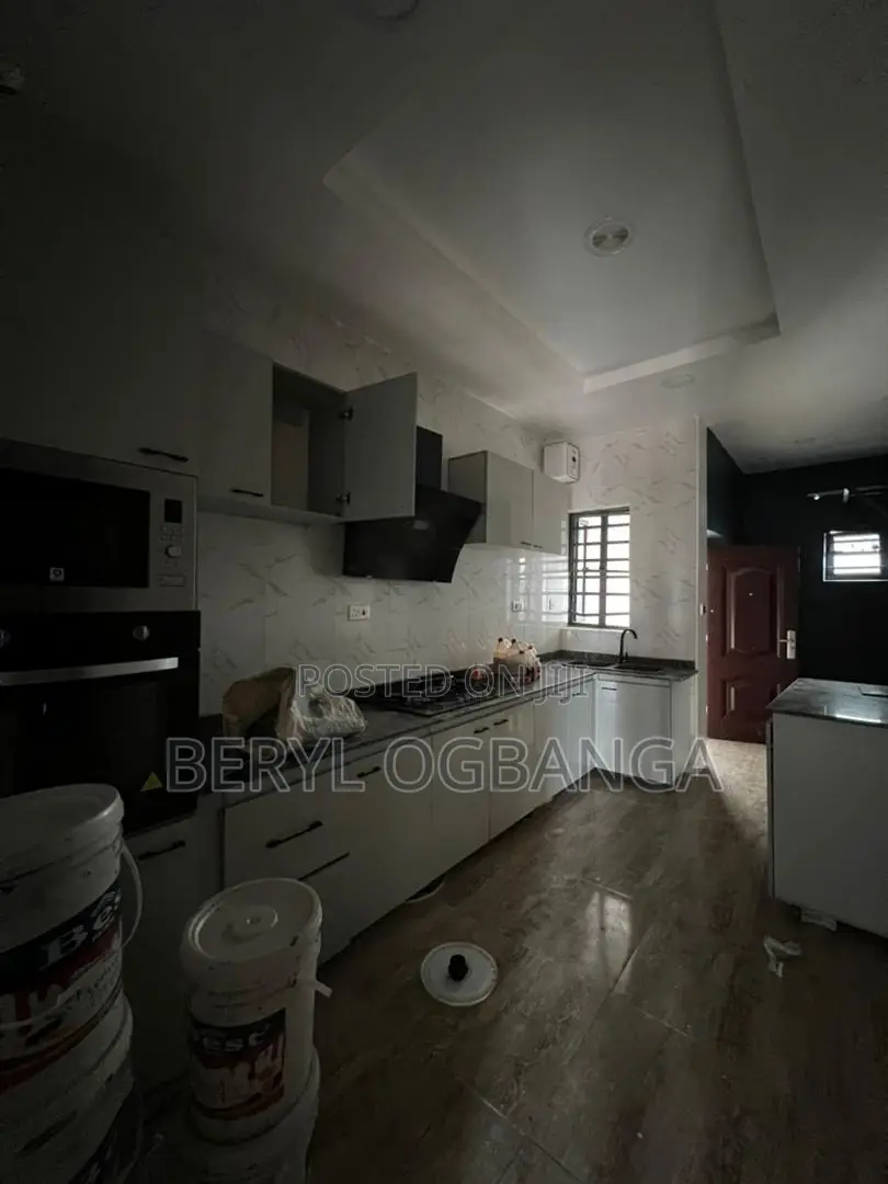 4bdrm Duplex in Lekki Phase 2 for rent