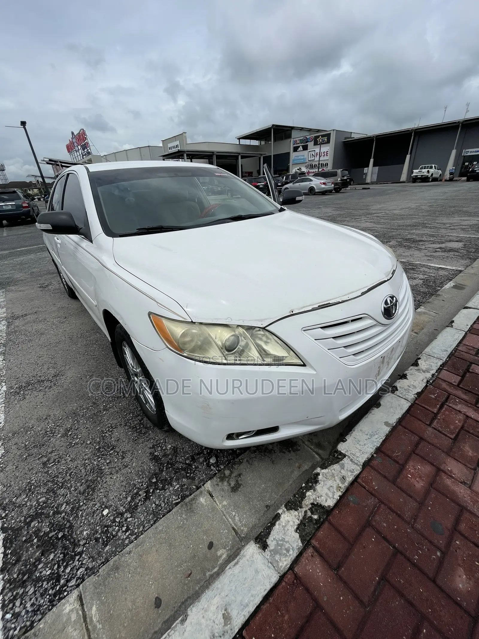 Toyota Camry LE 4dr Sedan (2.4L 4cyl 5A) 2009 White