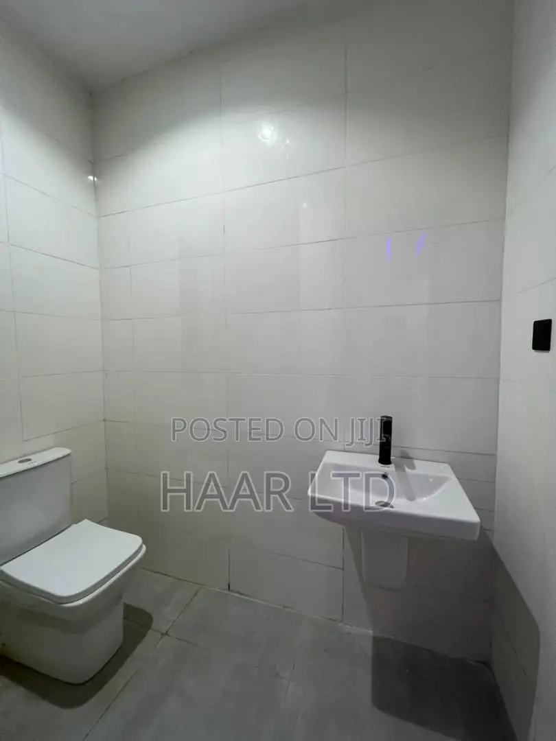 2bdrm Apartment in Lekki Phase 2 for sale