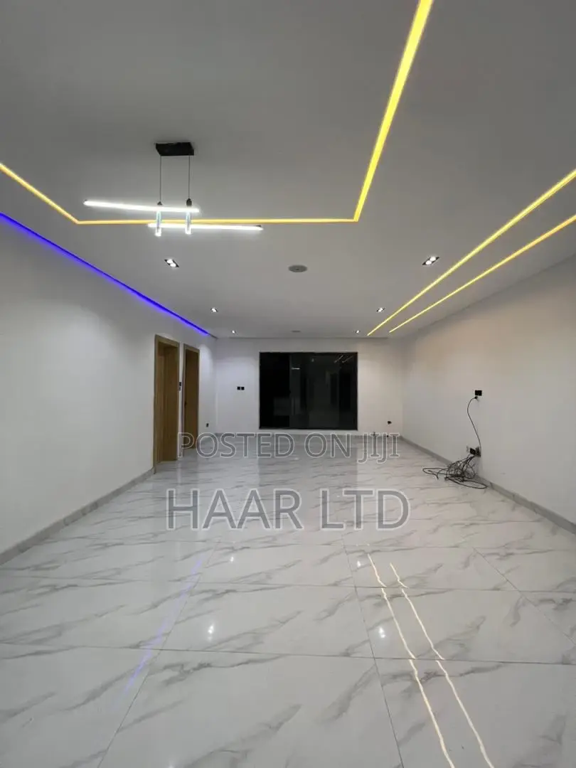 2bdrm Apartment in Lekki Phase 2 for sale