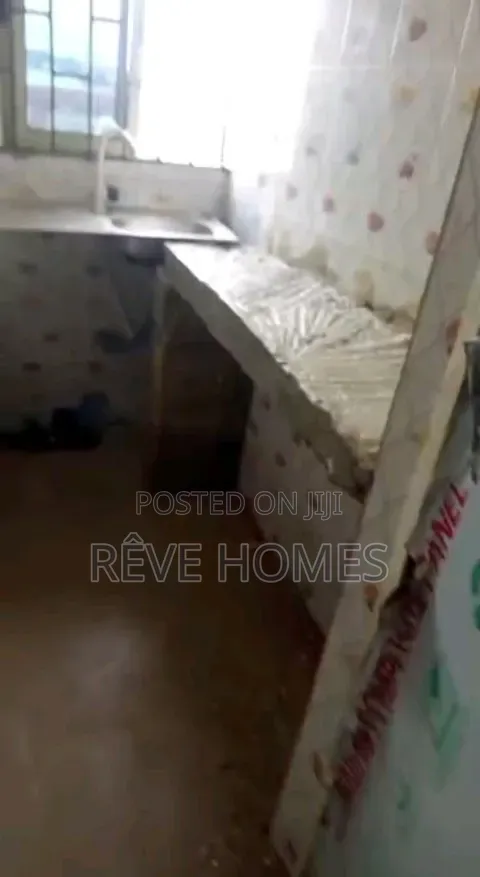 Mini Flat in Iwaya for rent