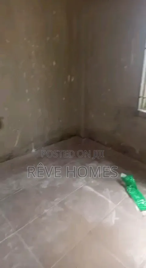 Mini Flat in Iwaya for rent