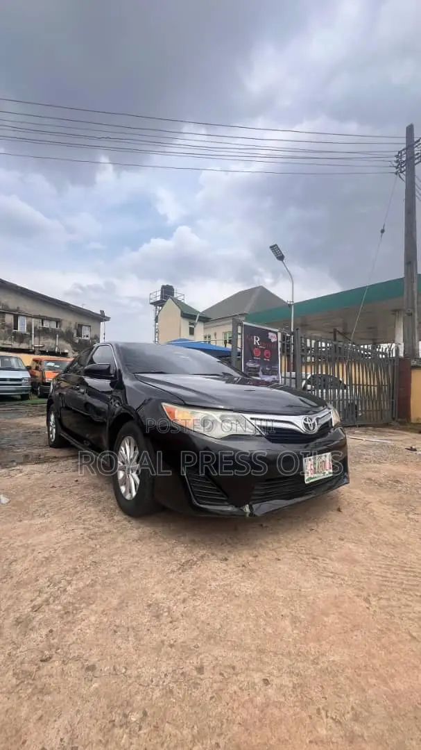 Toyota Camry LE 4dr Sedan (2.5L 4cyl 6A) 2013 Black