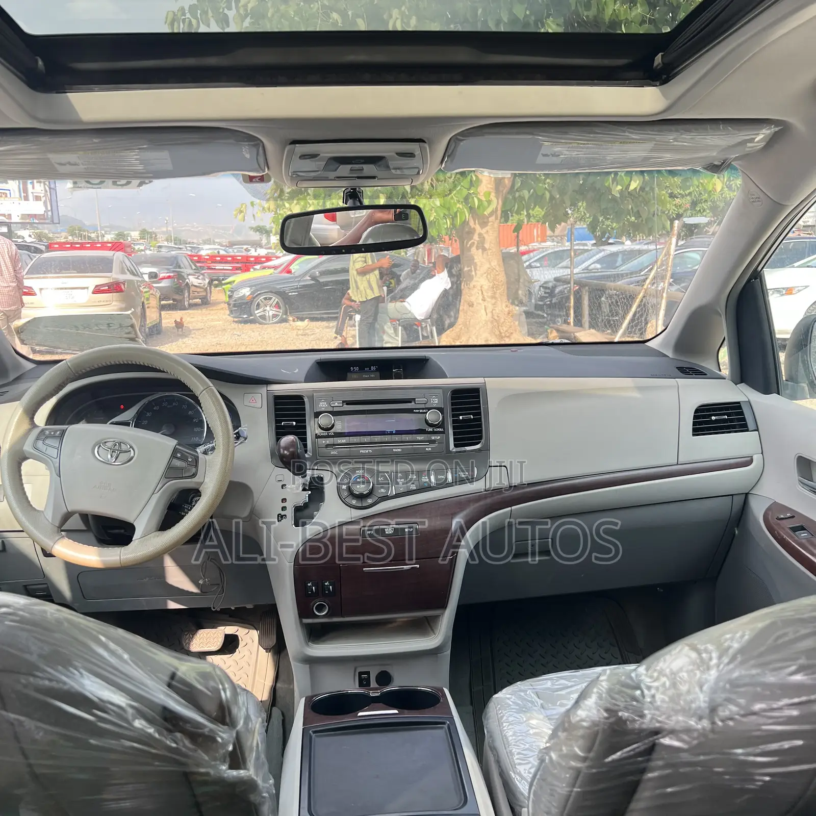 Toyota Sienna XLE 8 Passenger 2012 White