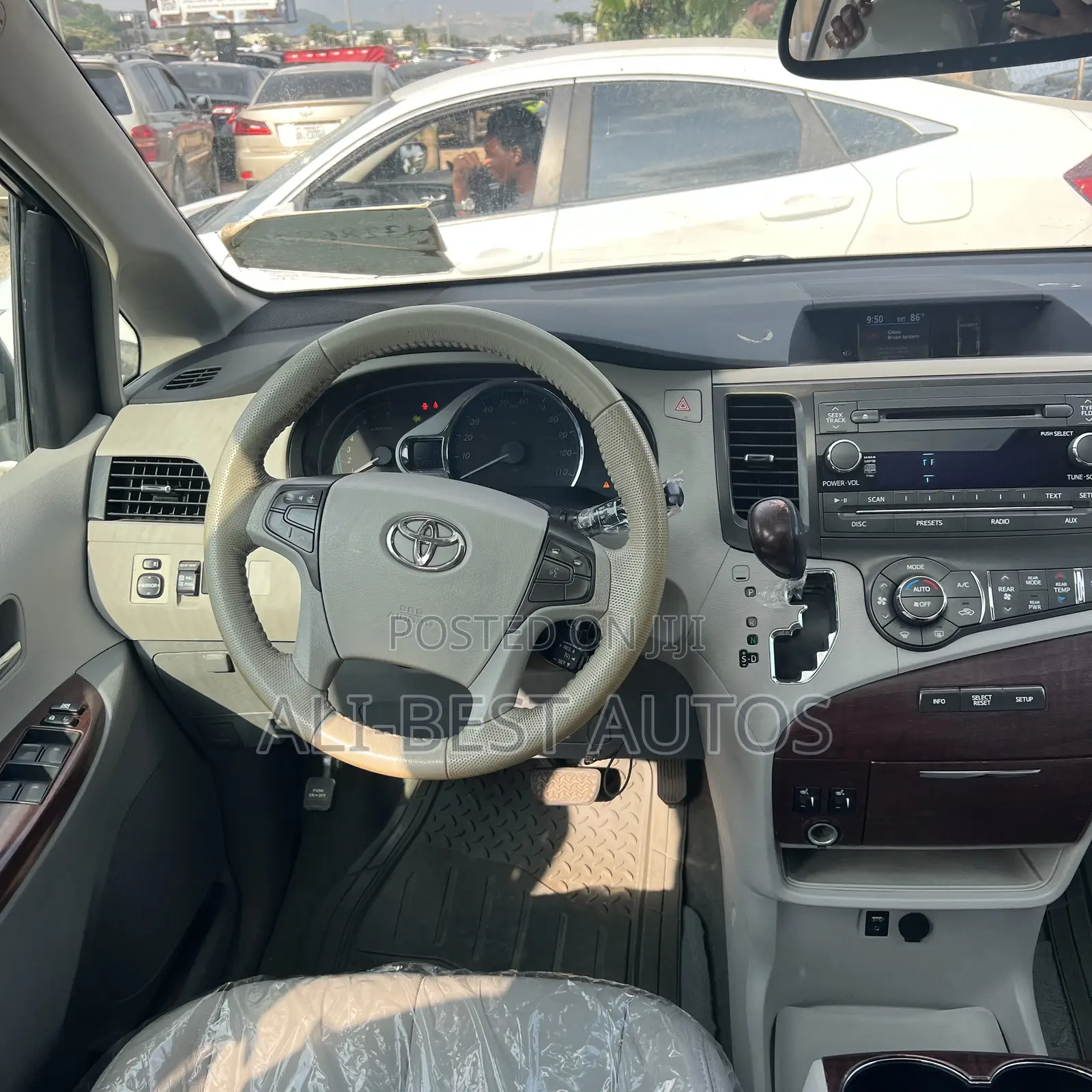 Toyota Sienna XLE 8 Passenger 2012 White