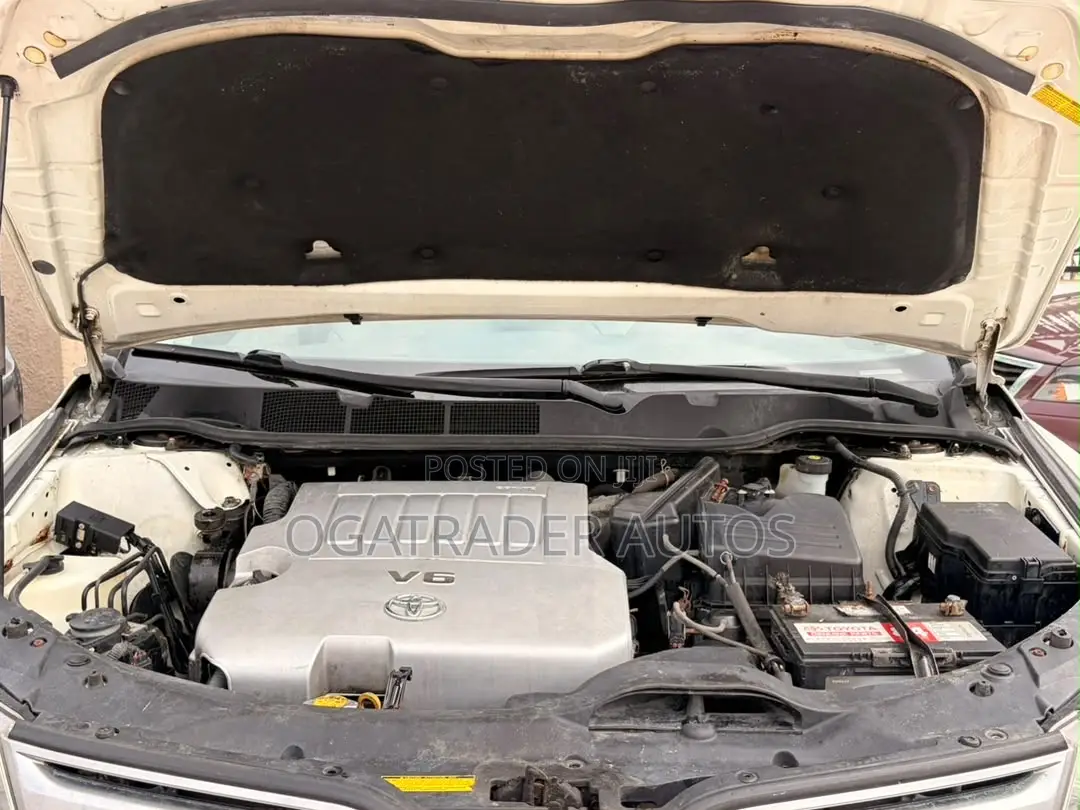 Toyota Venza XLE 2010 White