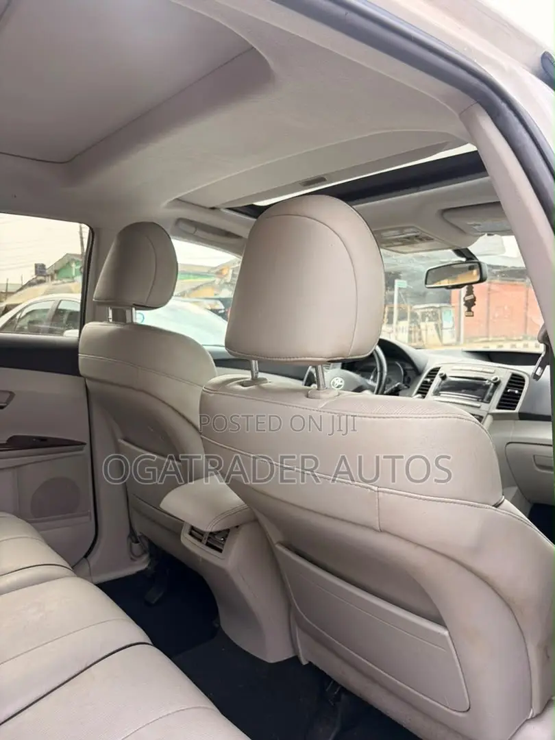 Toyota Venza XLE 2010 White