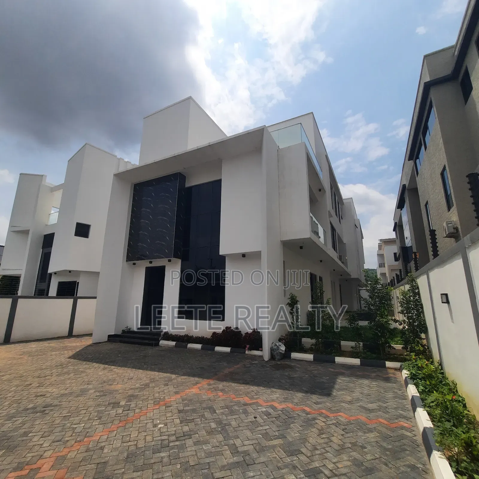 5bdrm Duplex in Katampe Extension for sale