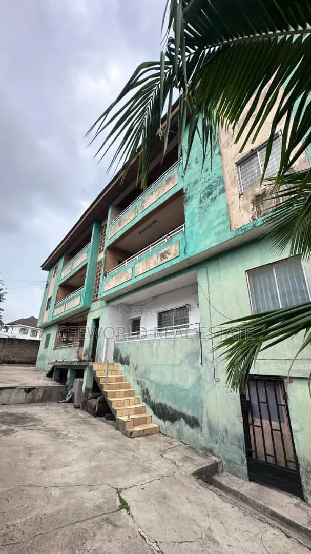 3bdrm Block of Flats in Oni And Son Ring for sale