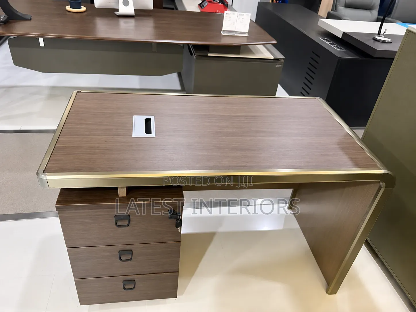 Modern Executive Office Table, Strong Spacious Workstation