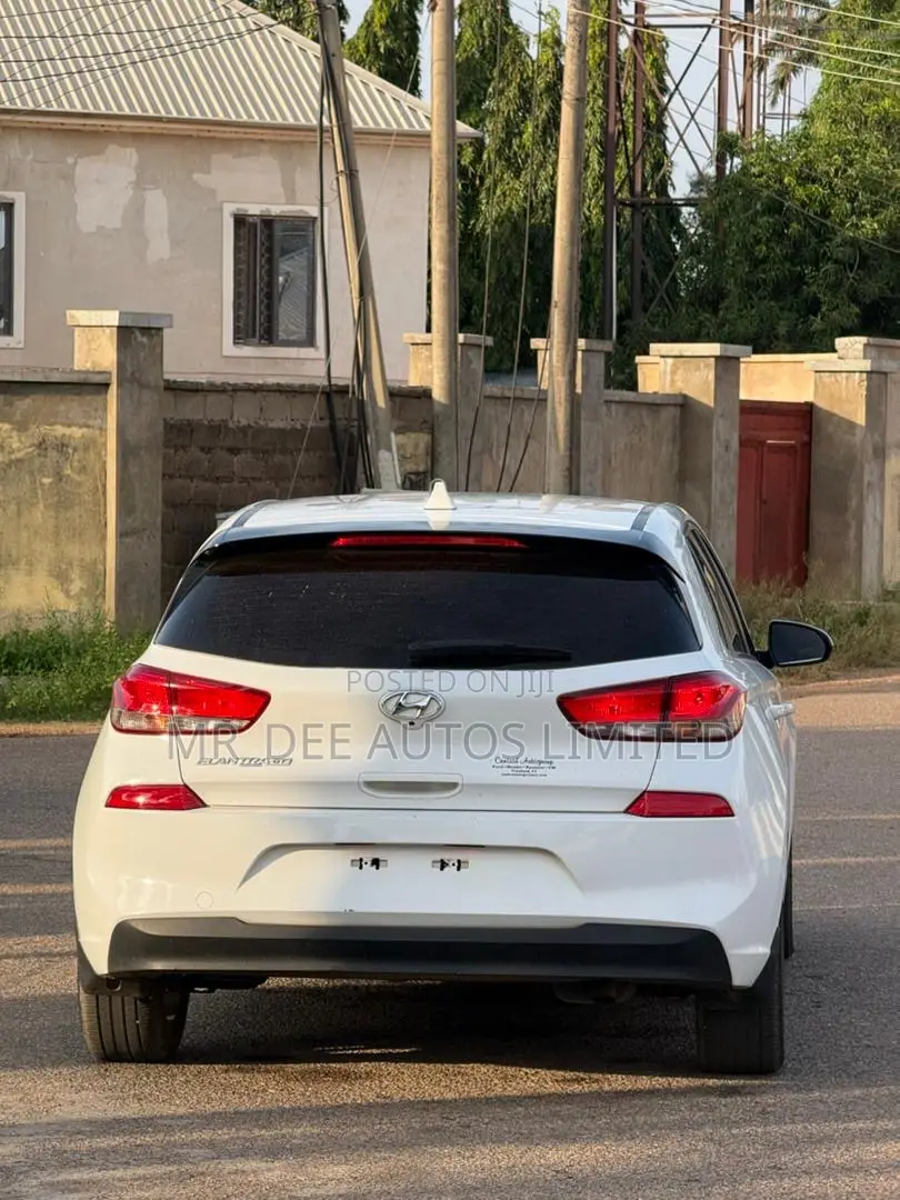 Hyundai Elantra 2017 White