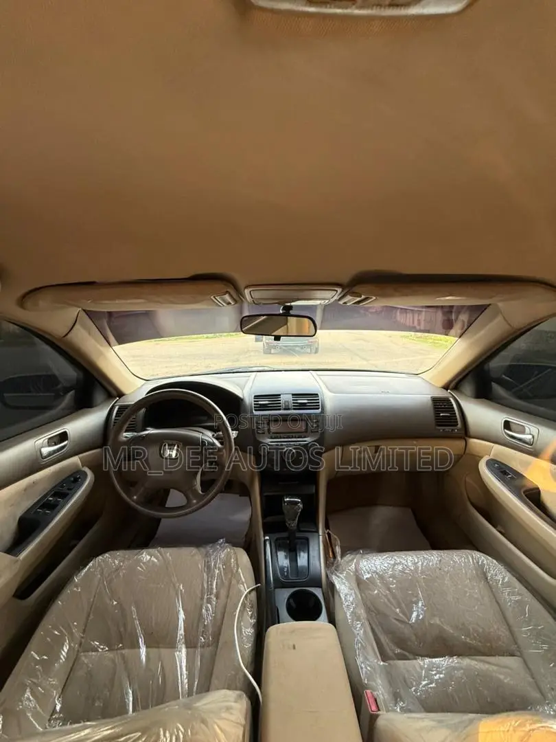 Honda Accord 2005 Gold