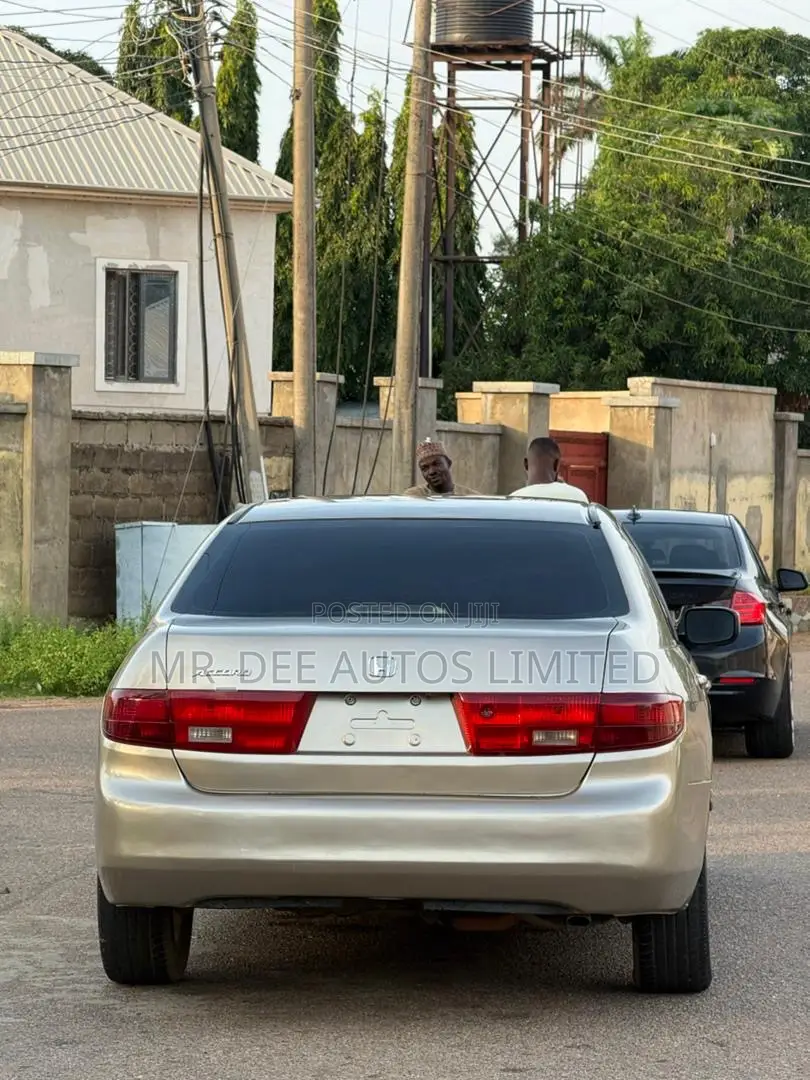Honda Accord 2005 Gold