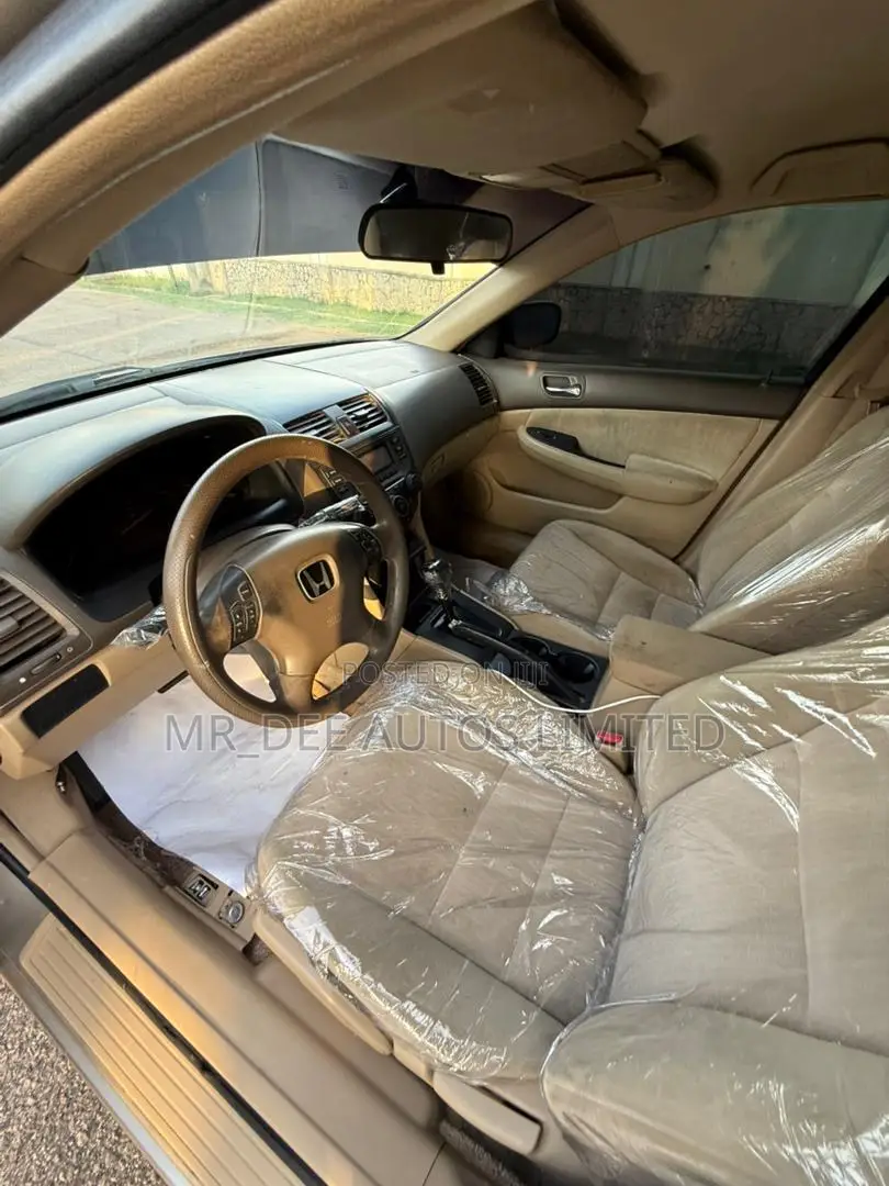 Honda Accord 2005 Gold