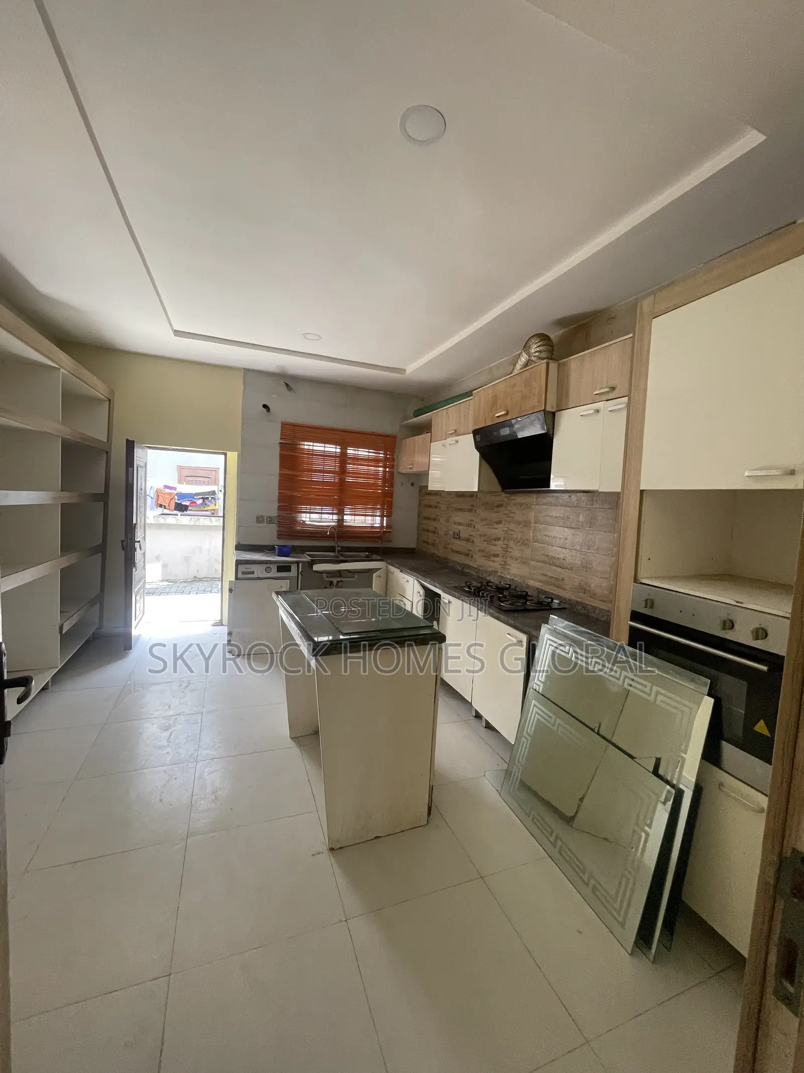 4bdrm Duplex in Lekki Expressway for rent