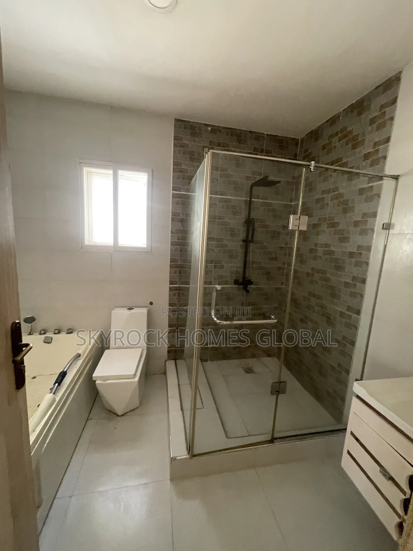 4bdrm Duplex in Lekki Expressway for rent