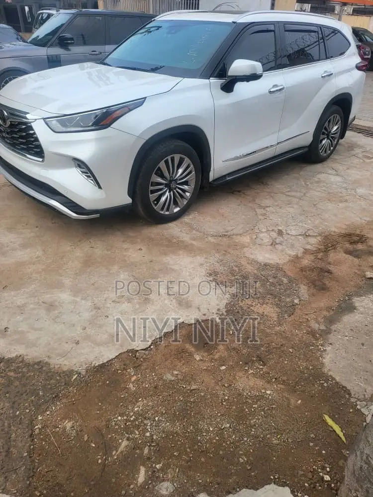 Toyota Highlander Platinum AWD 2023 White