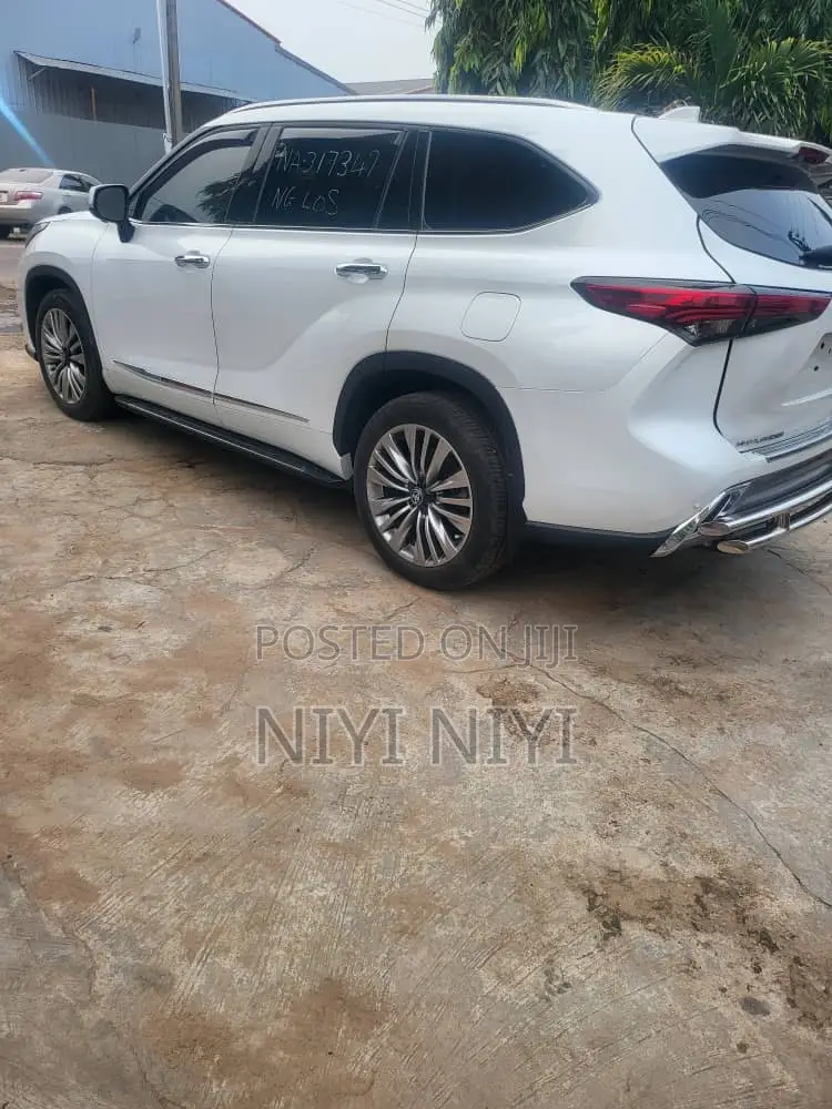 Toyota Highlander Platinum AWD 2023 White