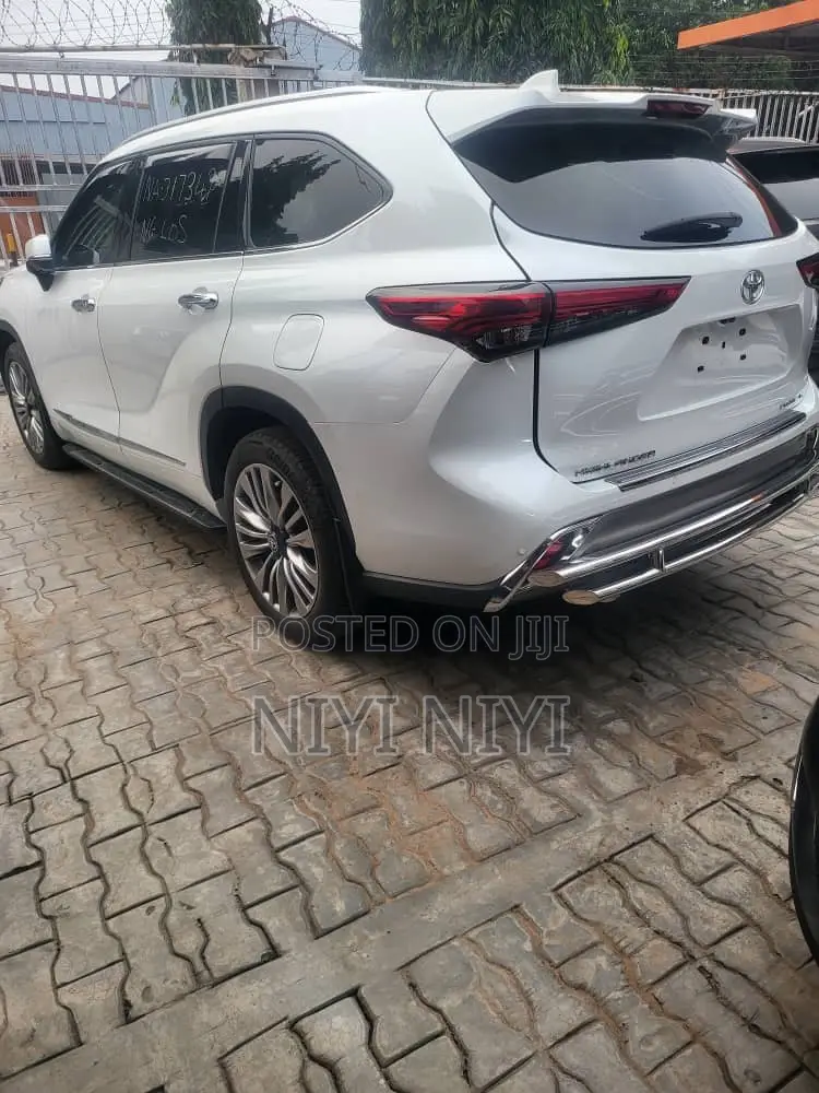 Toyota Highlander Platinum AWD 2023 White