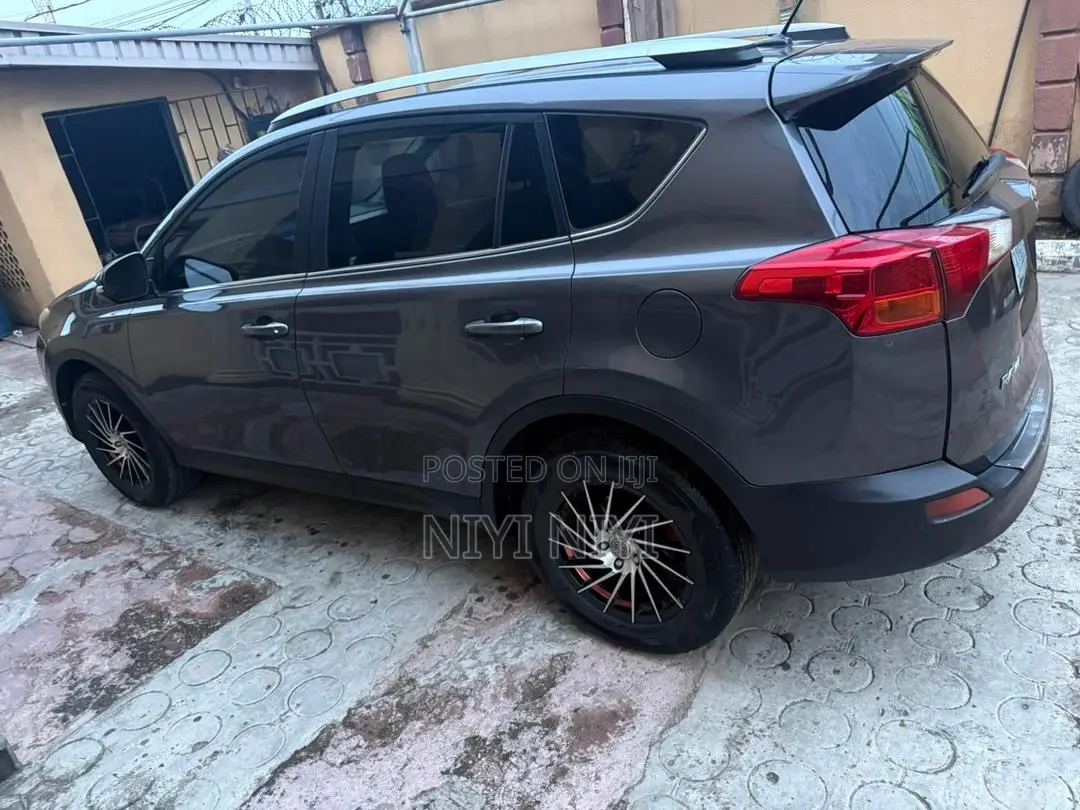 Toyota RAV4 Limited 4dr SUV (2.5L 4cyl 6A) 2014 Gray