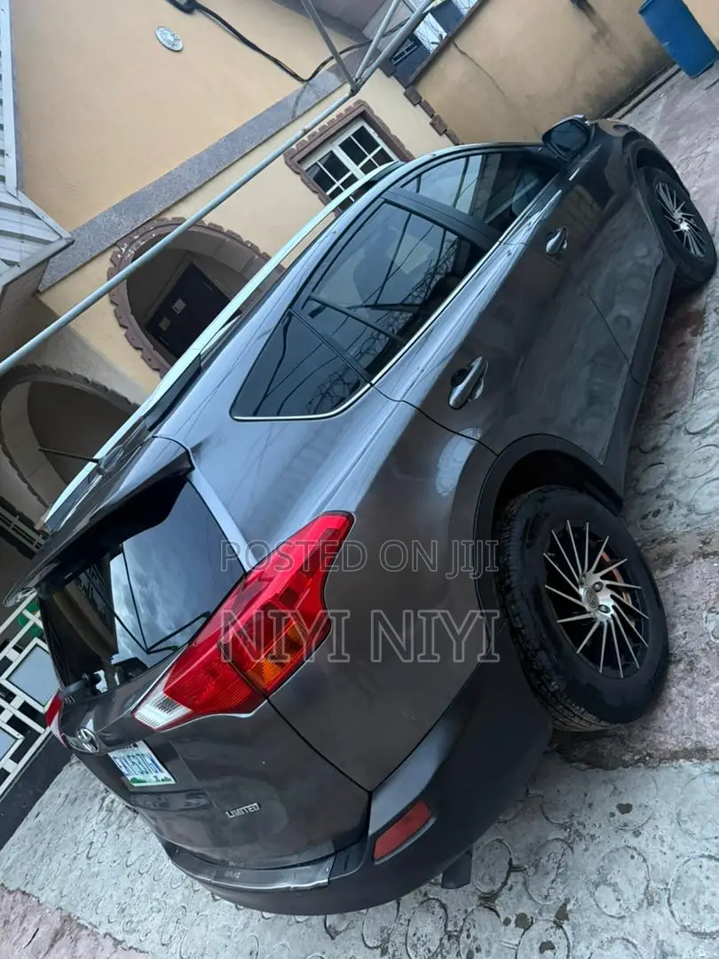 Toyota RAV4 Limited 4dr SUV (2.5L 4cyl 6A) 2014 Gray