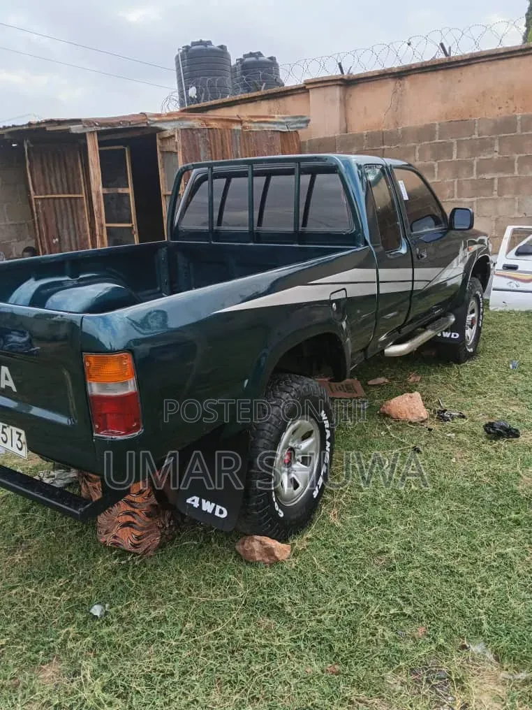 Toyota Hilux 1998 Green