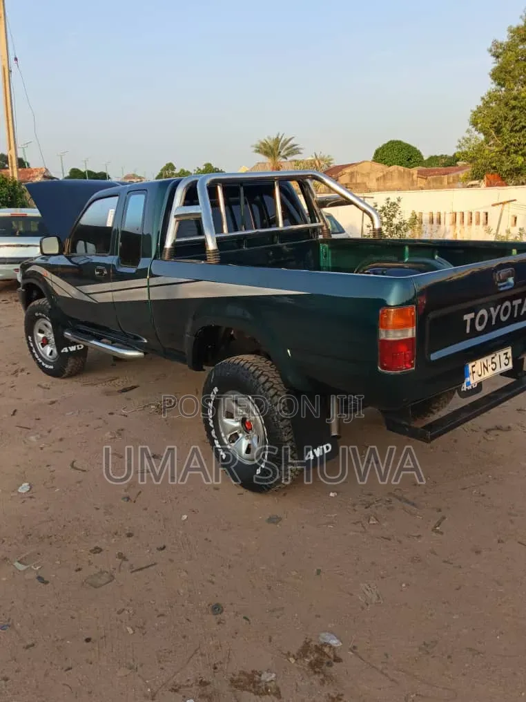 Toyota Hilux 1998 Green