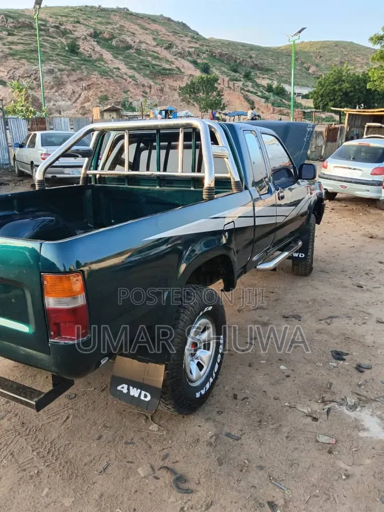 Toyota Hilux 1998 Green