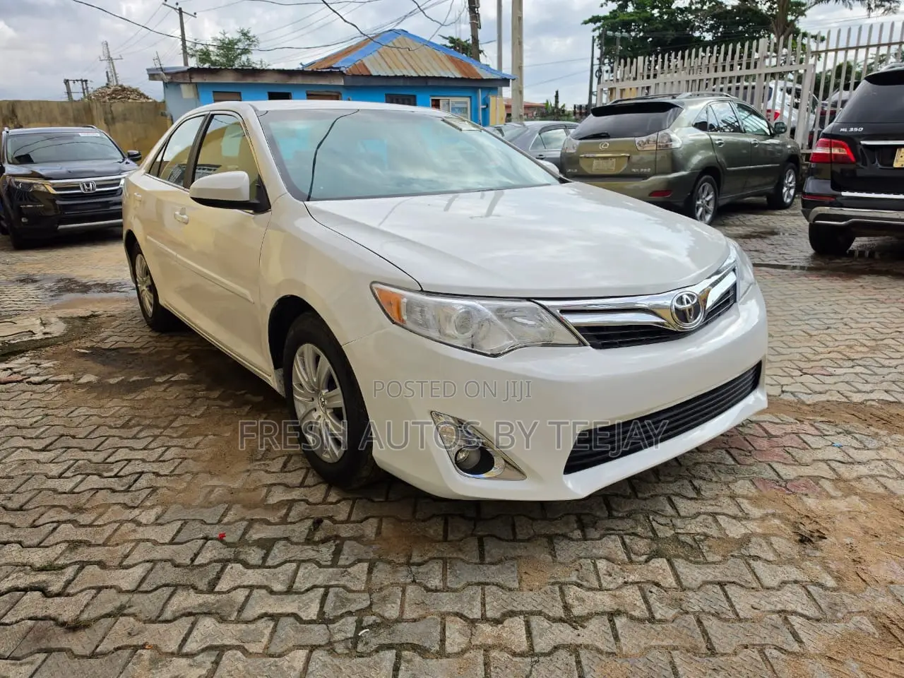 Toyota Camry LE 4dr Sedan (2.5L 4cyl 6A) 2013 White