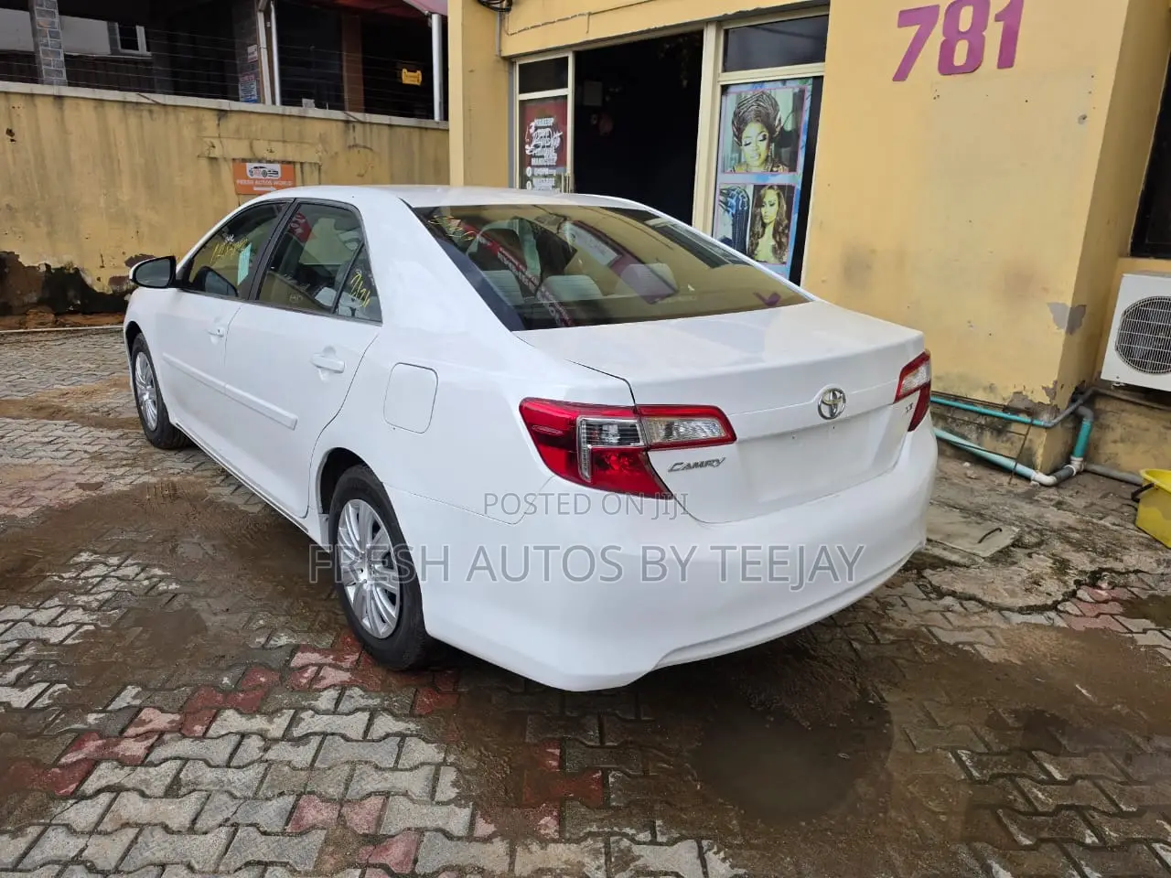 Toyota Camry LE 4dr Sedan (2.5L 4cyl 6A) 2013 White
