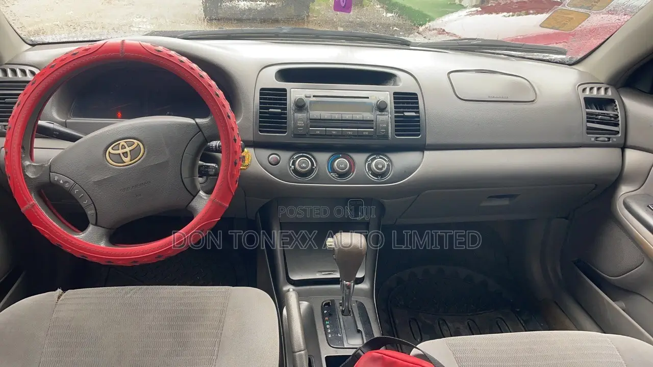 Toyota Camry LE 4dr Sedan (2.4L 4cyl 5A) 2005 Gray