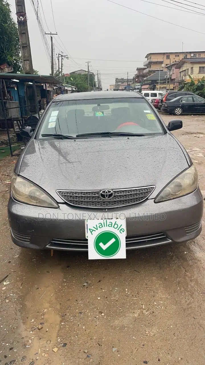 Toyota Camry LE 4dr Sedan (2.4L 4cyl 5A) 2005 Gray