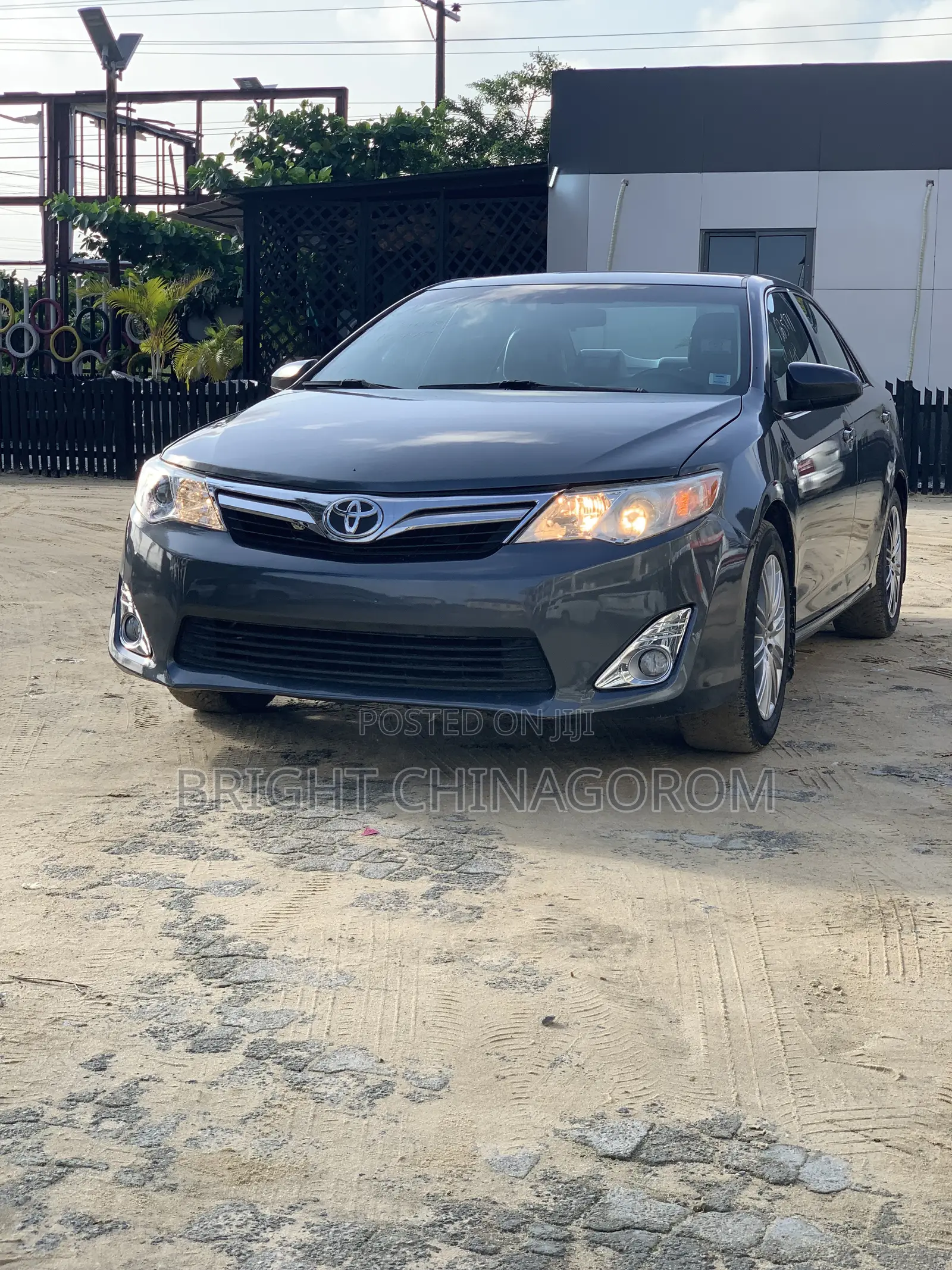 Toyota Camry LE 4dr Sedan (2.5L 4cyl 6A) 2012 Gray